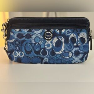 NWOT Coach Wristlet